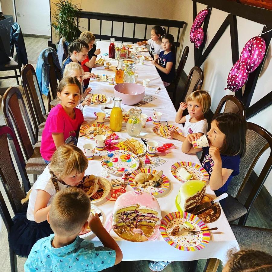 Sezimovo Usti Penzion & Restaurace U Vily מראה חיצוני תמונה