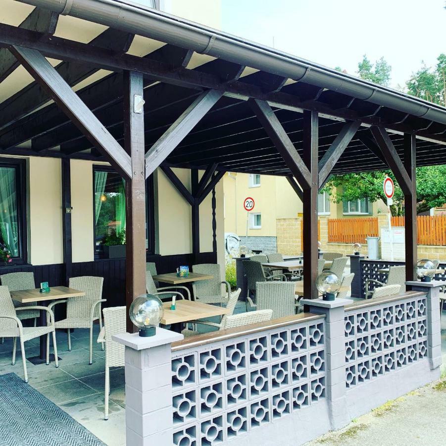 Sezimovo Usti Penzion & Restaurace U Vily מראה חיצוני תמונה